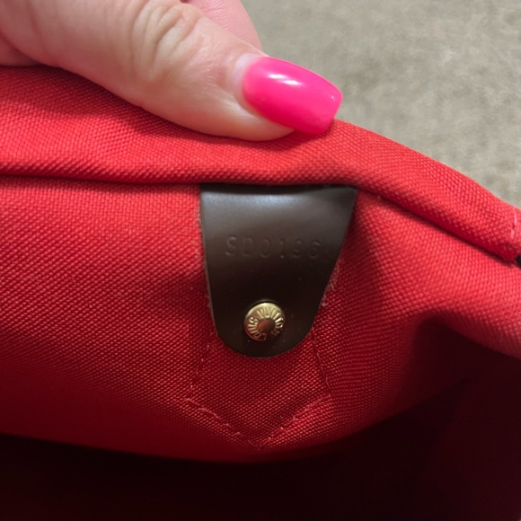 Speedy 30 Damier Ebene. Very clean and hardy used. Comes with lock and key. - Picture 6 of 10